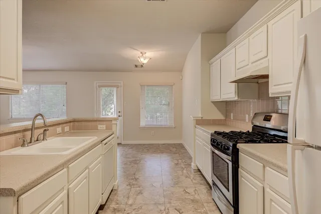 $317,500 | 2702 Greenlee Drive, Leander, TX 78641