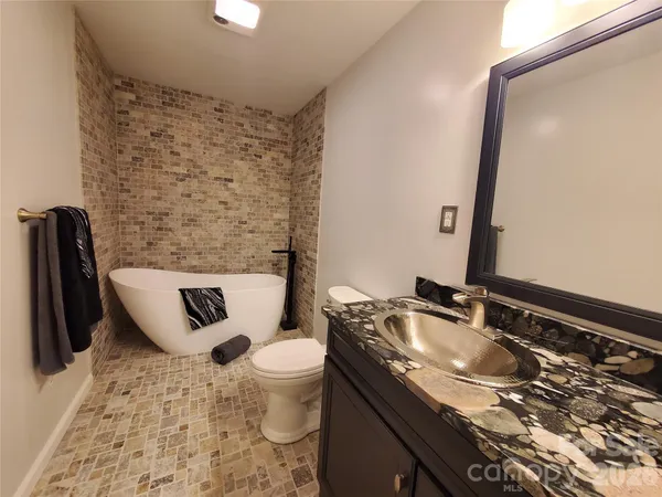 $797,500 | 294 Martha Drive, Spruce Pine, NC 28777