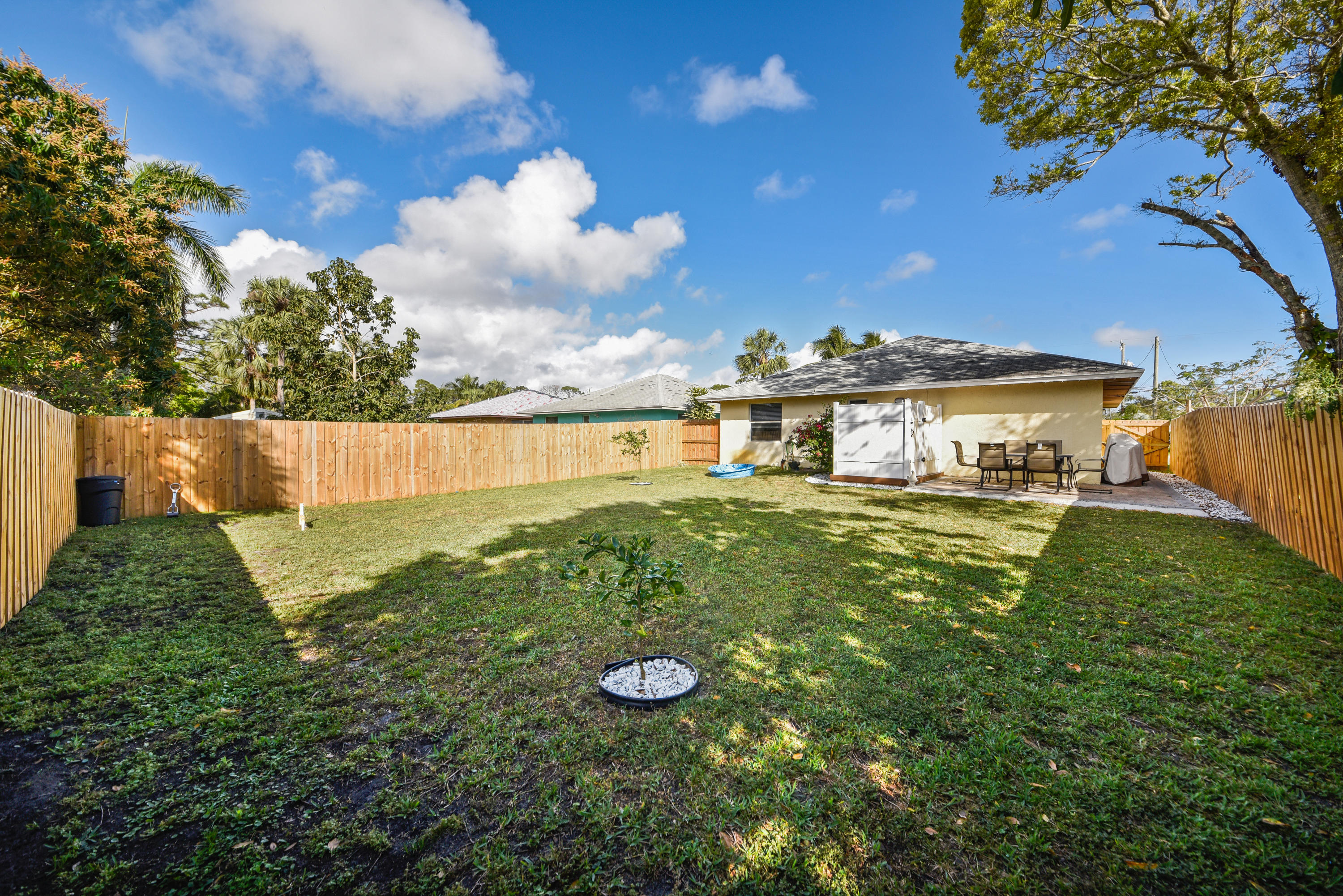6856 4th Street Jupiter, FL 33458 - Photo 16 of 18 Large yard
