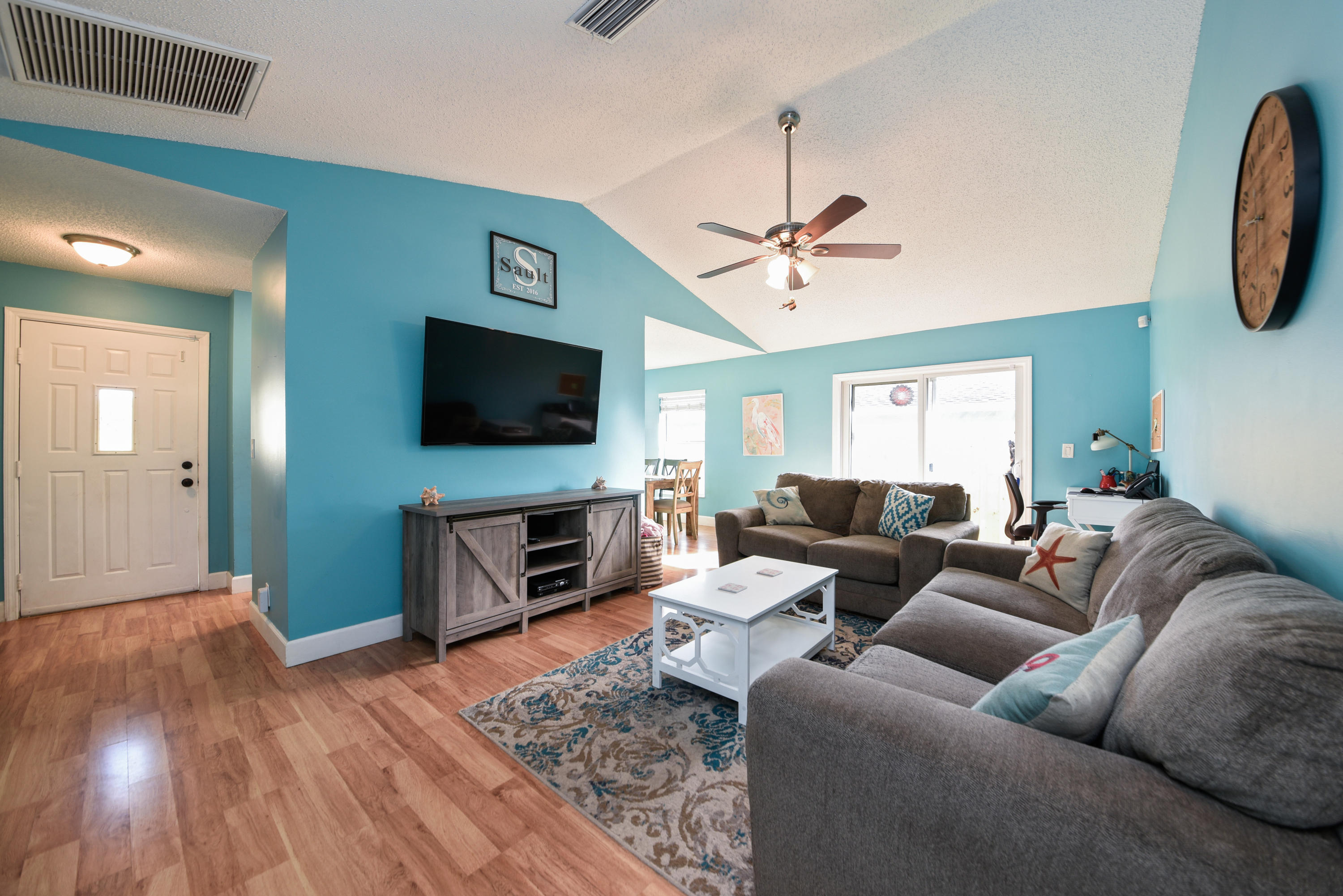 6856 4th Street Jupiter, FL 33458 - Photo 2 of 18 Foyer entry