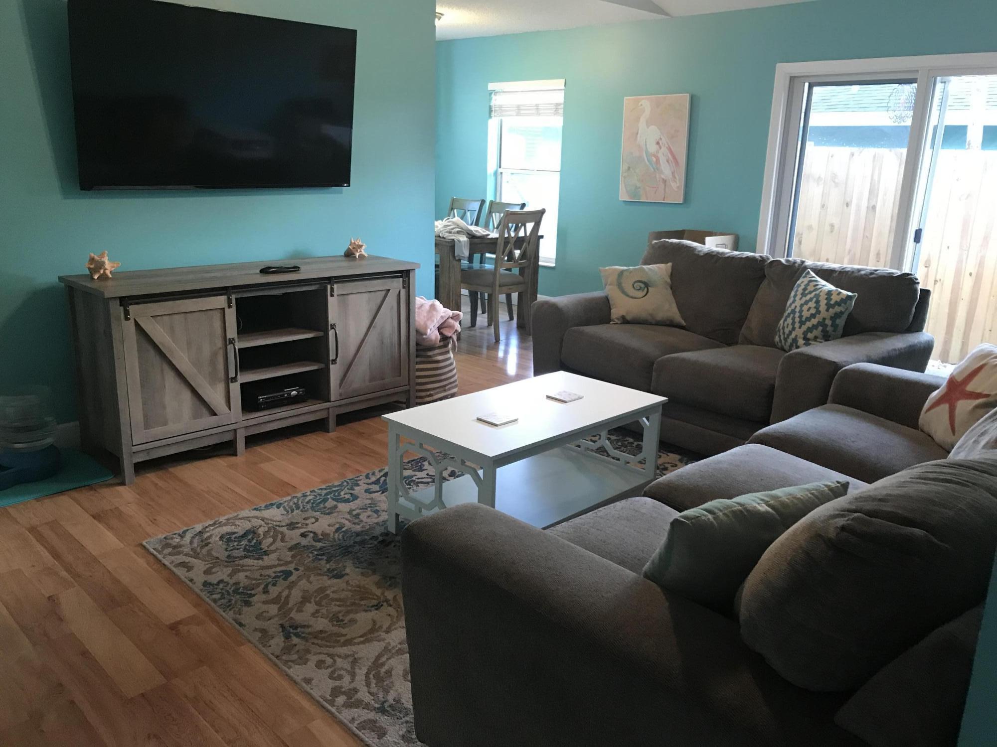 6856 4th Street Jupiter, FL 33458 - Photo 3 of 18 open living room