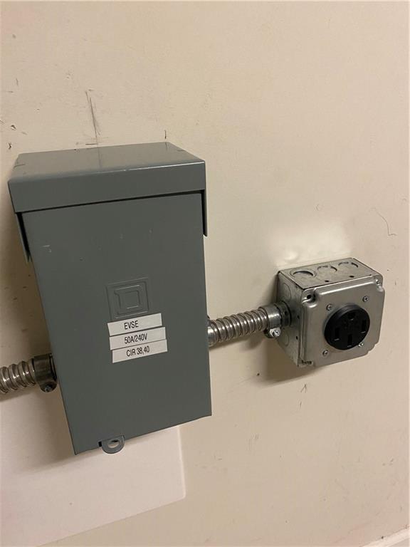 1514 Woodbridge Way Northeast Atlanta, GA 30329 - Photo 51 of 54 a utility room with dryer and washer