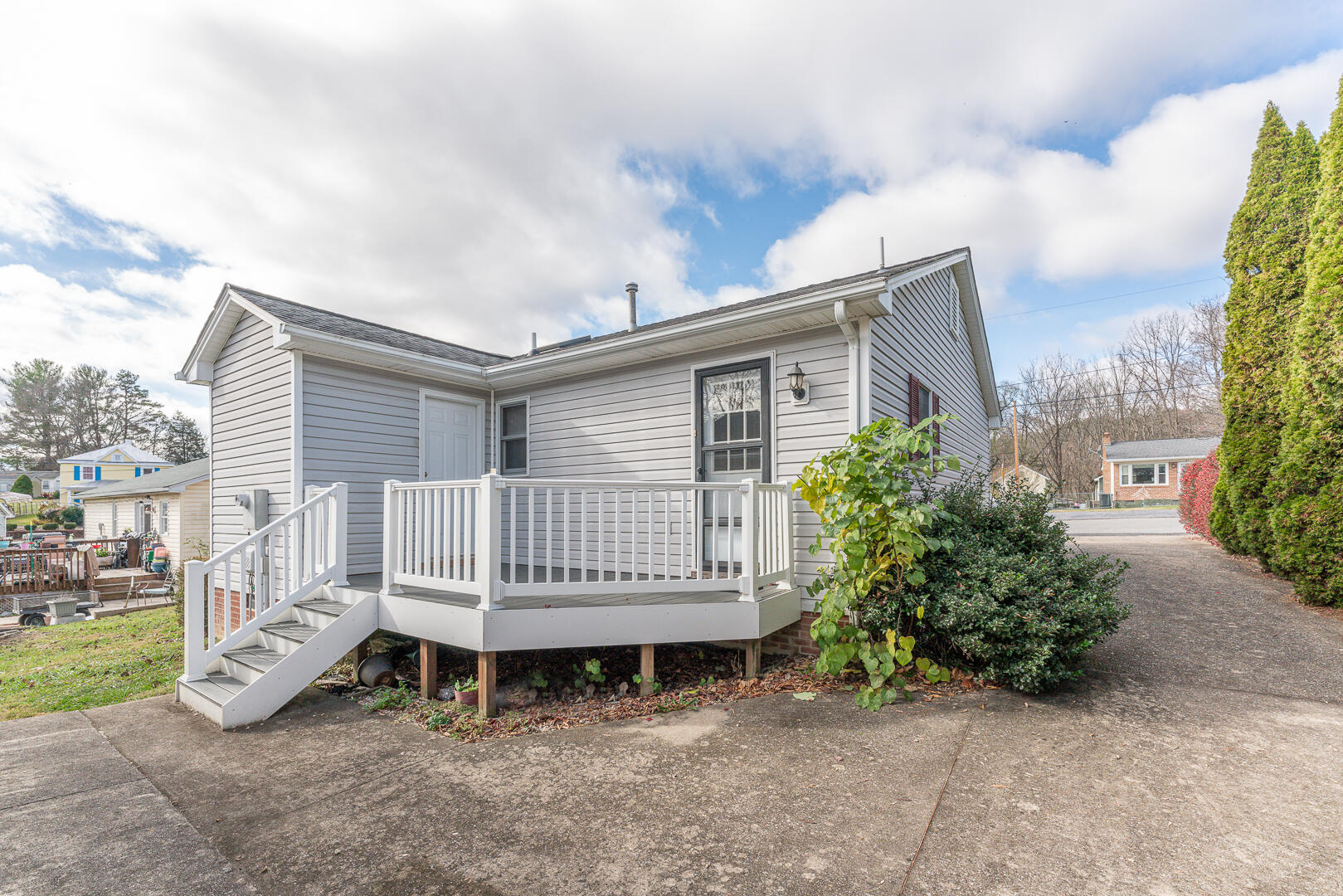 220 Alum Springs Road Lexington, VA 24450 - Photo 3 of 45 3 Back with Trex deck