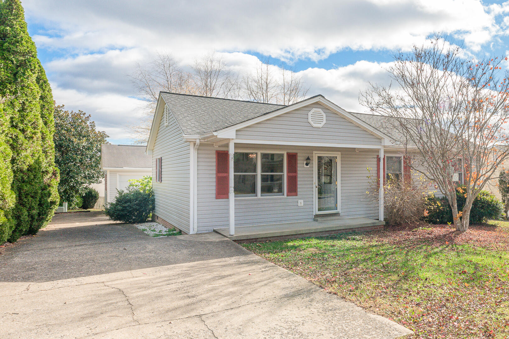 220 Alum Springs Road Lexington, VA 24450 - Photo 4 of 45 4 Covered Front Porch