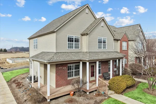 $300,000 | 607 Clayton Circle, Unit 607, Sycamore, IL 60178