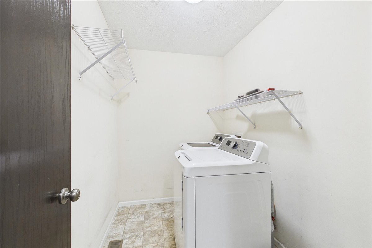 607 Clayton Circle, Unit 607 Sycamore, IL 60178 - Photo 14 of 48 a utility room with dryer and washer