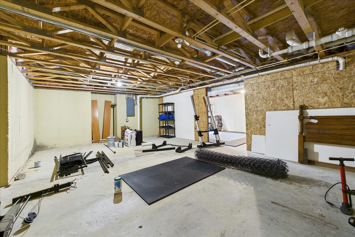 607 Clayton Circle, Unit 607 Sycamore, IL 60178 - Photo 23 of 48 a bedroom with furniture