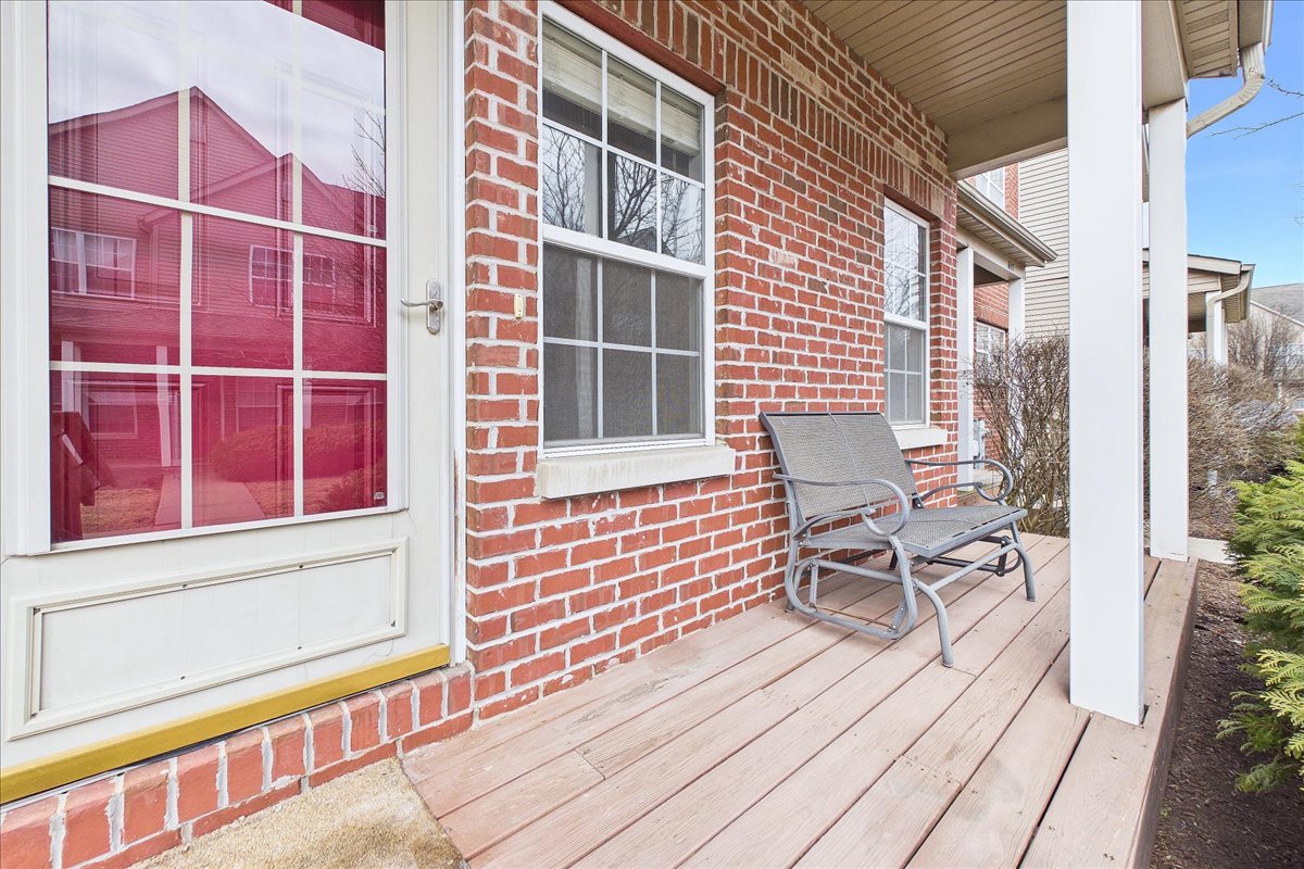 607 Clayton Circle, Unit 607 Sycamore, IL 60178 - Photo 28 of 48 a balcony with table and chairs