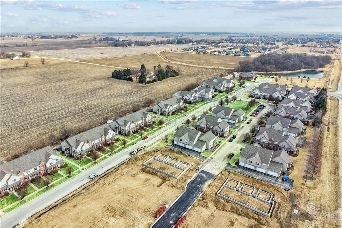 607 Clayton Circle, Unit 607 Sycamore, IL 60178 - Photo 29 of 48 a view of a city and an ocean view