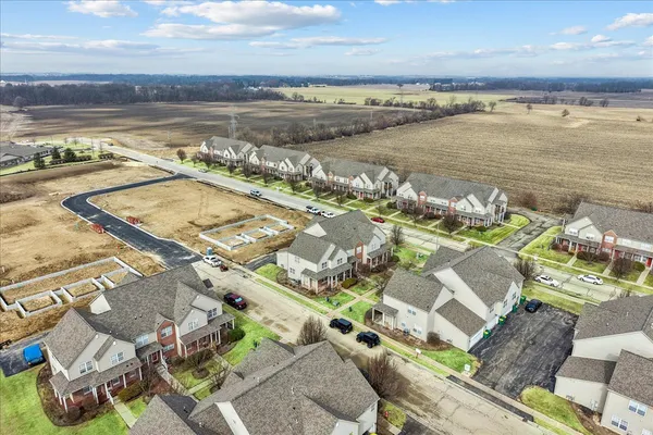 $300,000 | 607 Clayton Circle, Unit 607, Sycamore, IL 60178