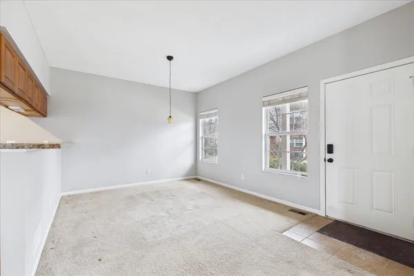 $300,000 | 607 Clayton Circle, Unit 607, Sycamore, IL 60178