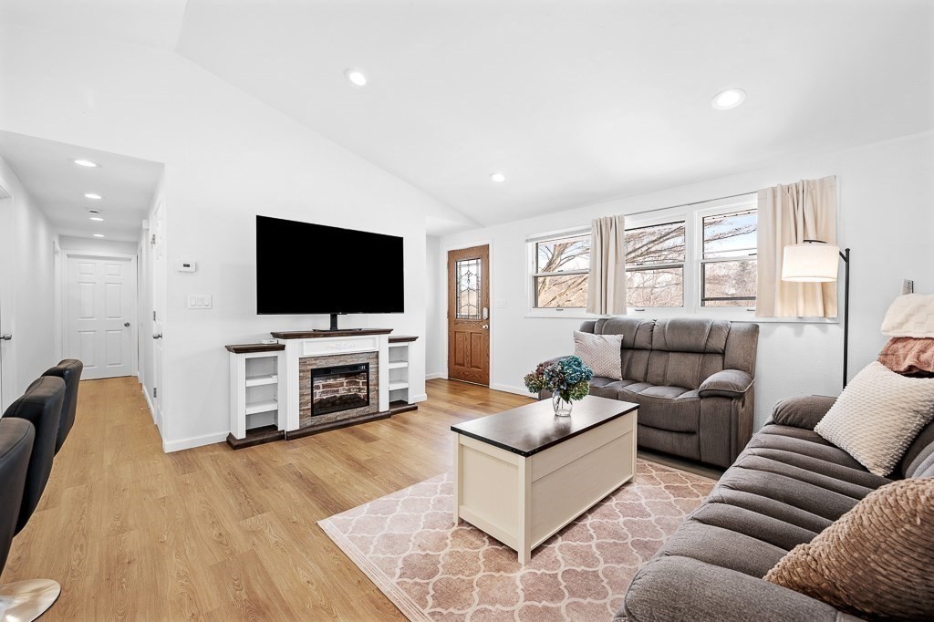 5 Karen Way Rutland, MA 01543 - Photo 4 of 23