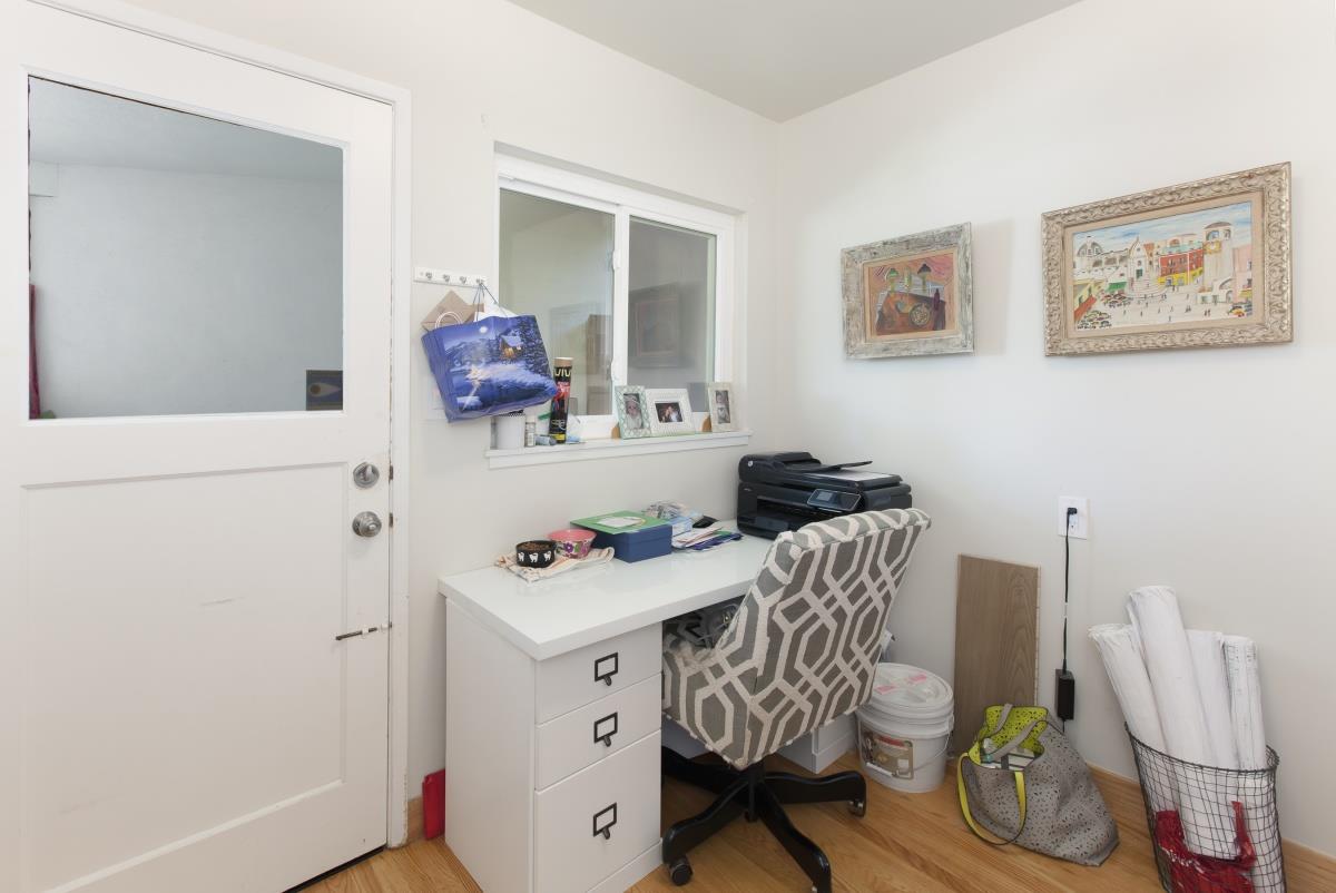 1120 Saxon Way Menlo Park, CA 94025 - Photo 13 of 17