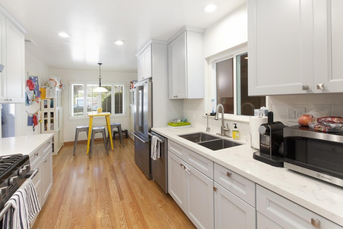 1120 Saxon Way Menlo Park, CA 94025 - Photo 6 of 17