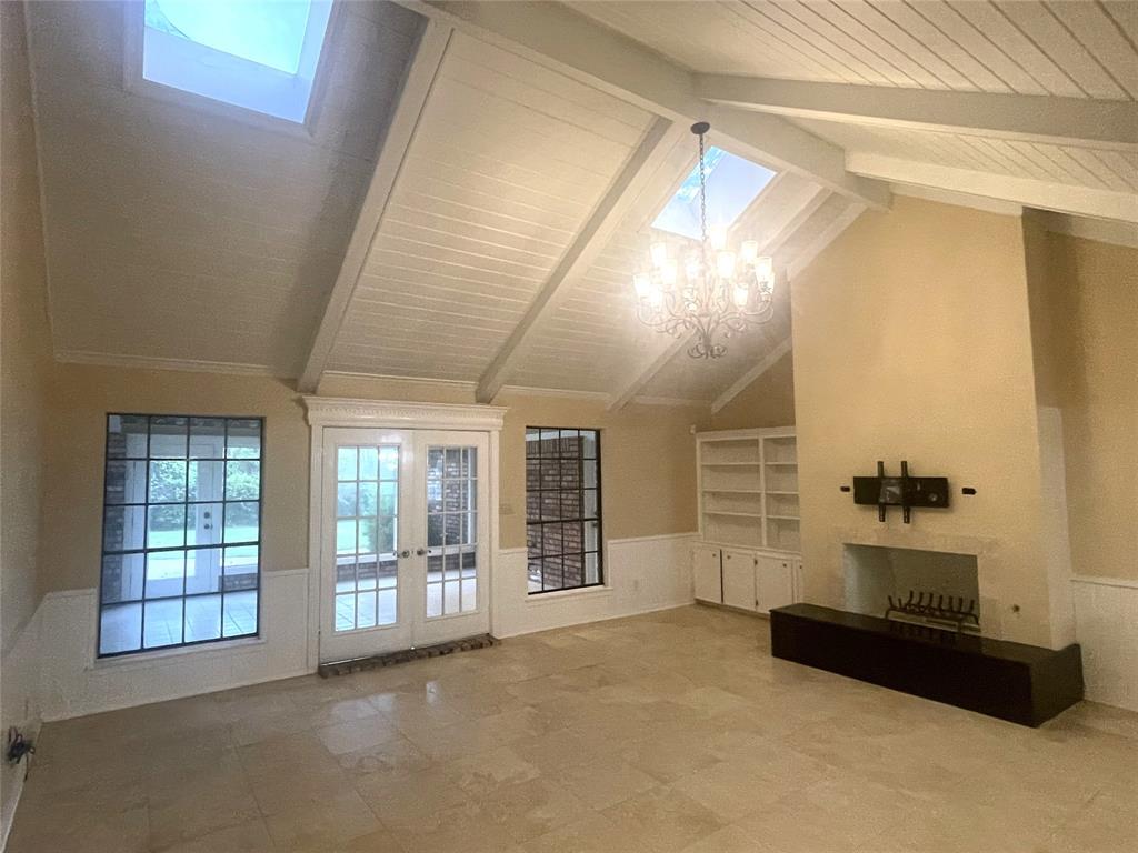 720 Coachlight Road Shreveport, LA 71106 - Photo 4 of 22 Family room looking into sunroom