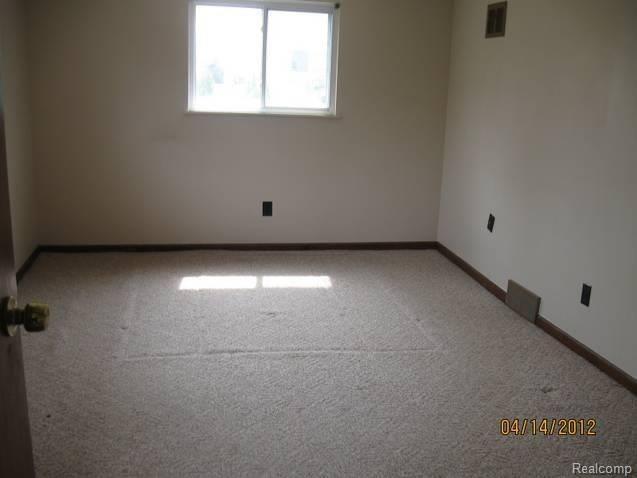 35204 Rutherford Street Clinton Township, MI 48035 - Photo 6 of 8 Interior3.jpg