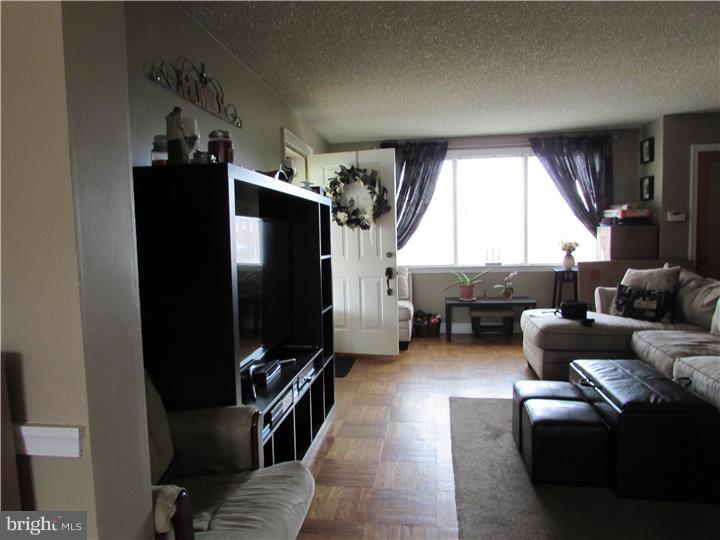 544 Perry Street Ridley Park, PA 19078 - Photo 7 of 12 Living Room