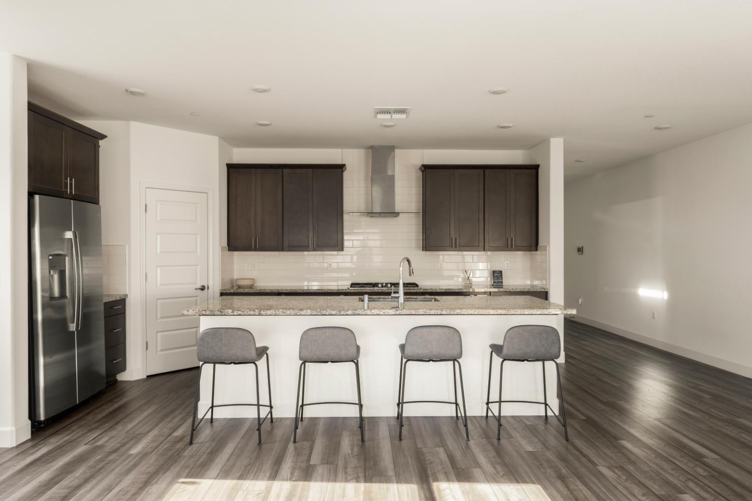 998 Fullerton Ranch Road Lincoln, CA 95648 - Photo 10 of 44 Kitchen / Bar Area
