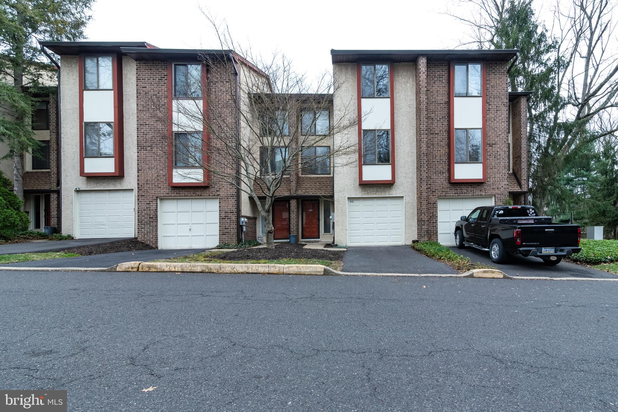 9 Aspen Way Doylestown, PA 18901 - Photo 2 of 31