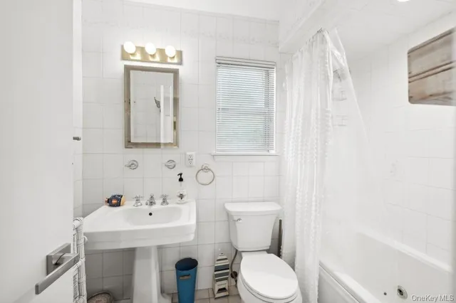 $2,895,000 | 161 Monroe Drive, Montauk, NY 11954