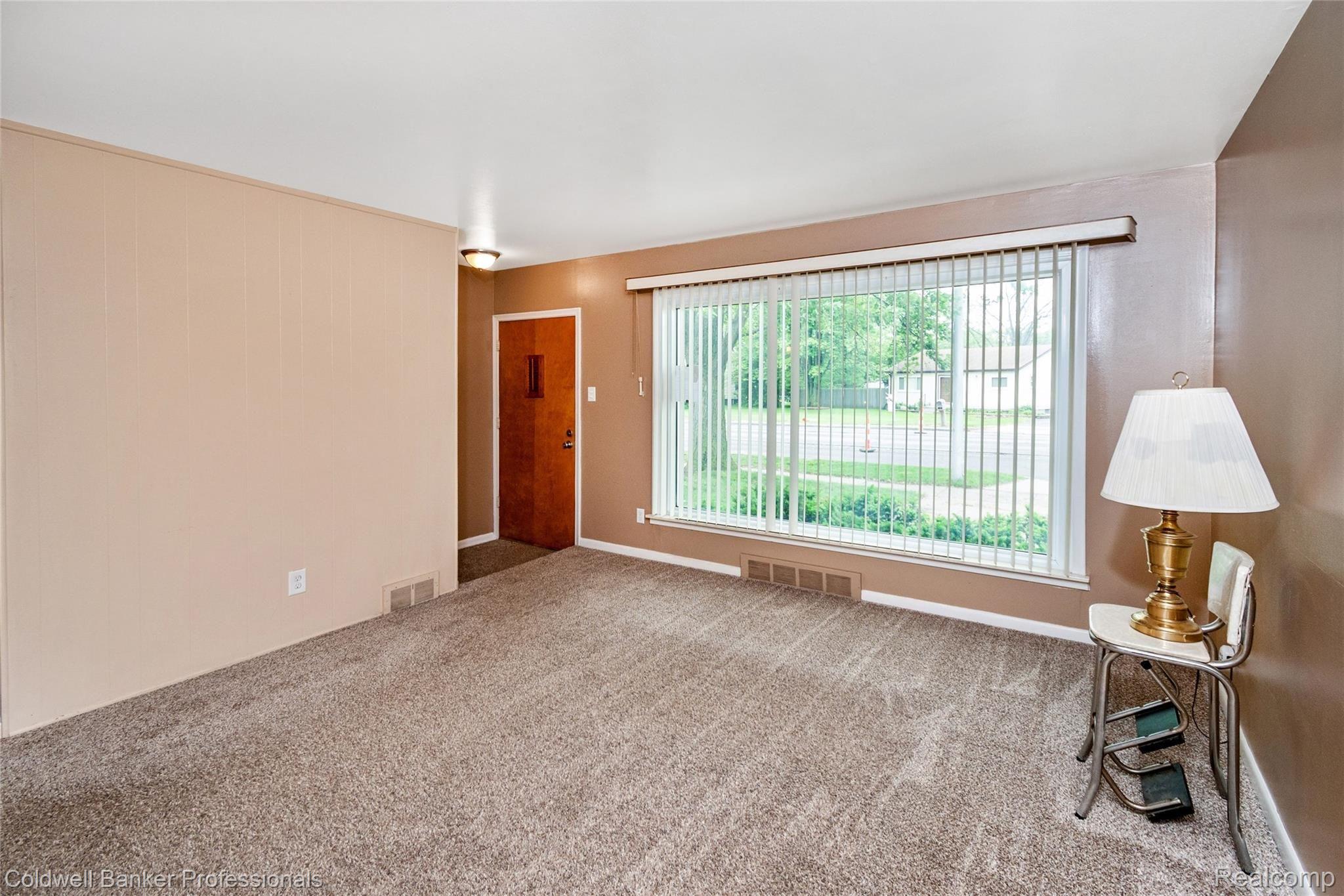 8105 Pardee Road Taylor, MI 48180 - Photo 5 of 34 Living Room