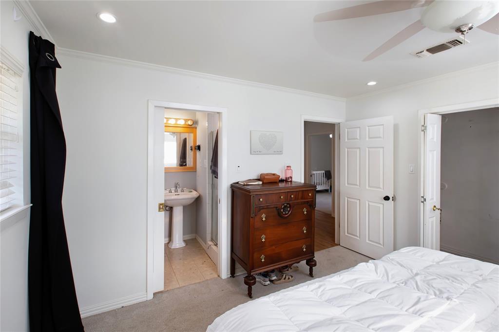 853 Royal Terrace Hurst, TX 76053 - Photo 24 of 34 a bed room with a bed and mirror