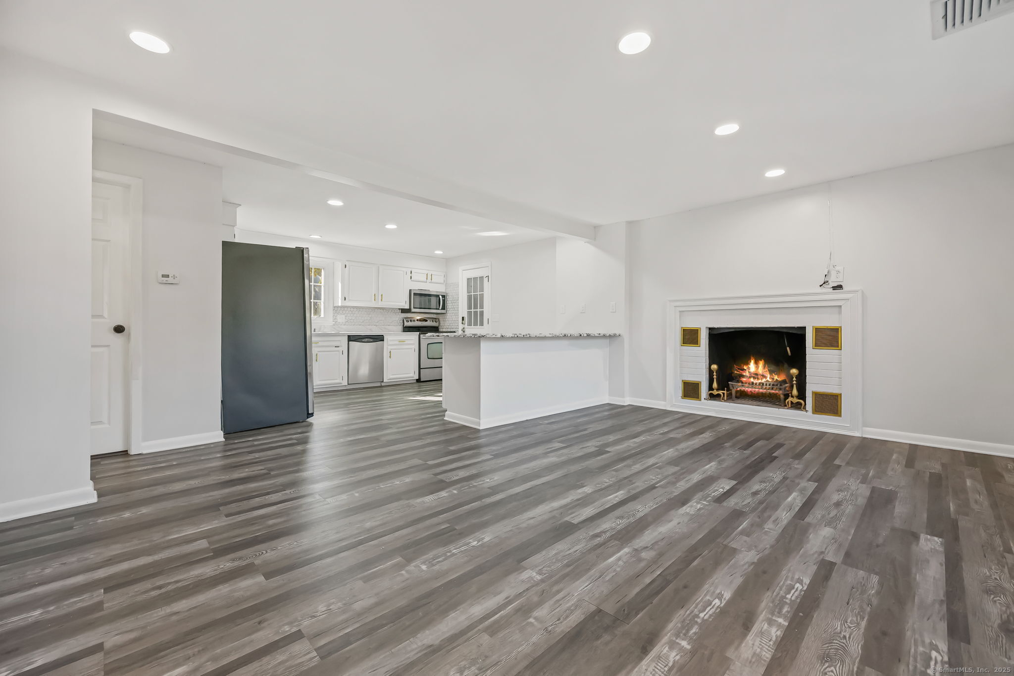 3 Wynne Road Norwalk, CT 06850 - Photo 3 of 38