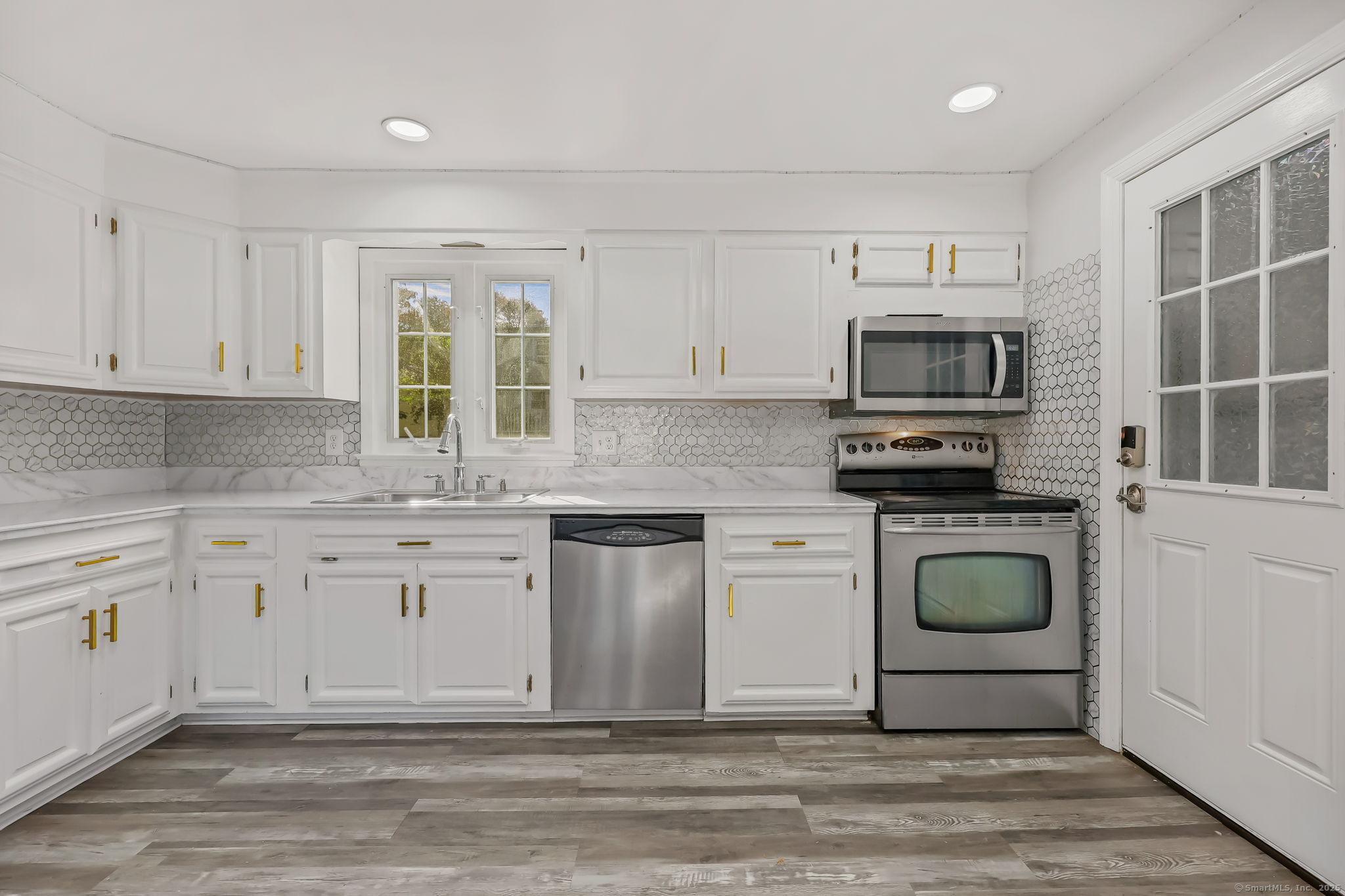 3 Wynne Road Norwalk, CT 06850 - Photo 7 of 38