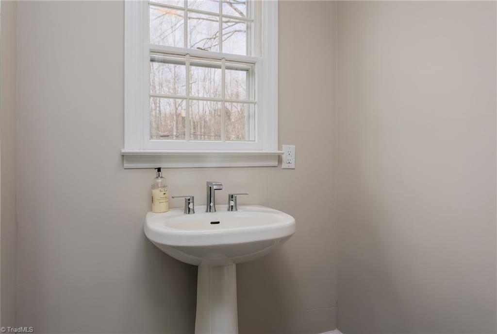 1198 Joe Moore Road Thomasville, NC 27360 - Photo 22 of 40 Gallery Image 22