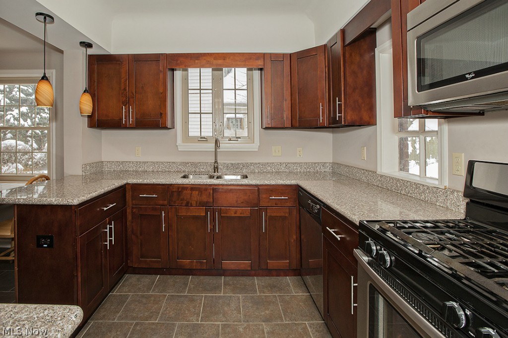 3106 Ludlow Road Cleveland, OH 44120 - Photo 4 of 25