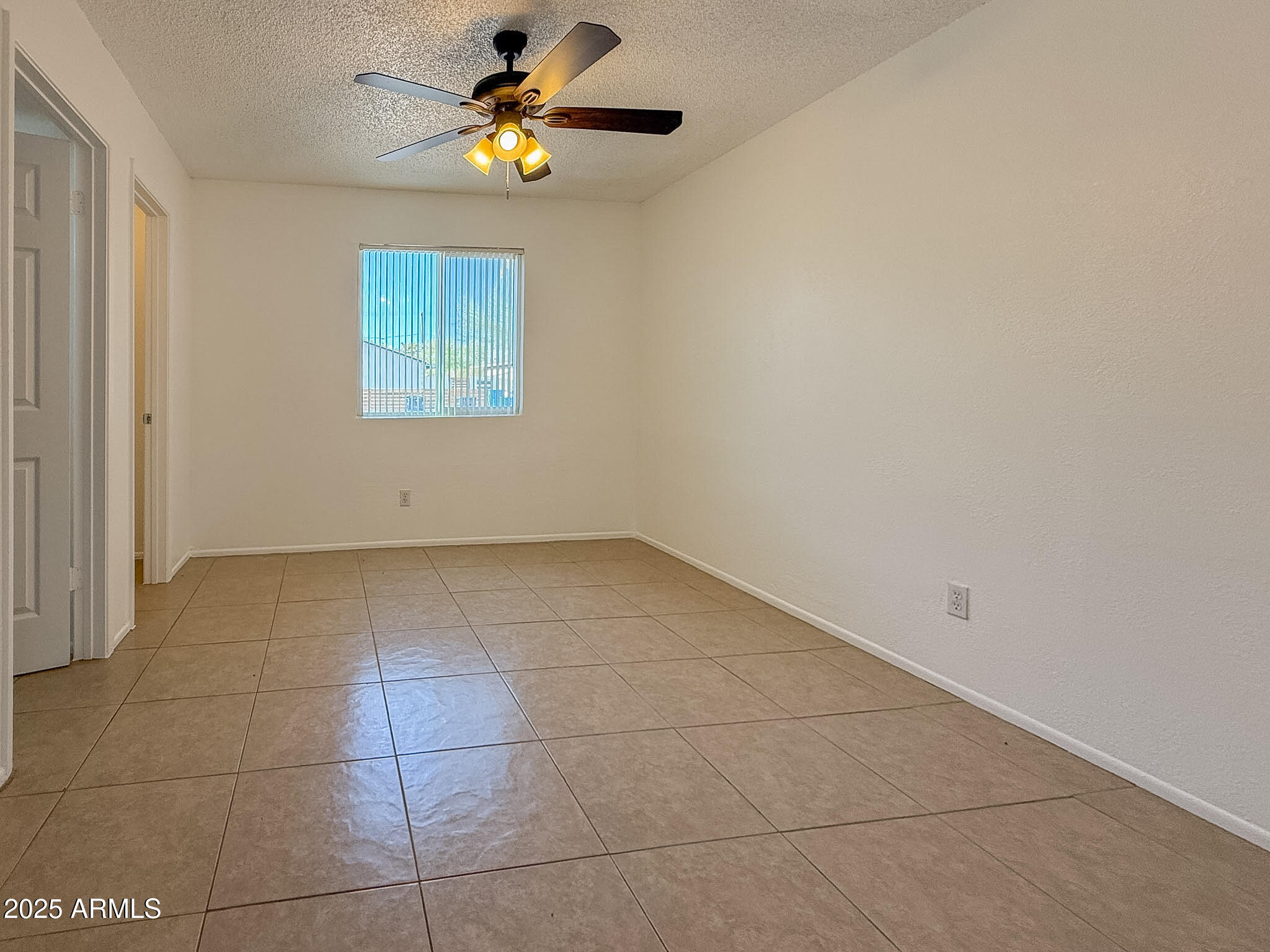349 North 11th Street, Unit 110 Phoenix, AZ 85006 - Photo 12 of 18 a view of an empty room with a window