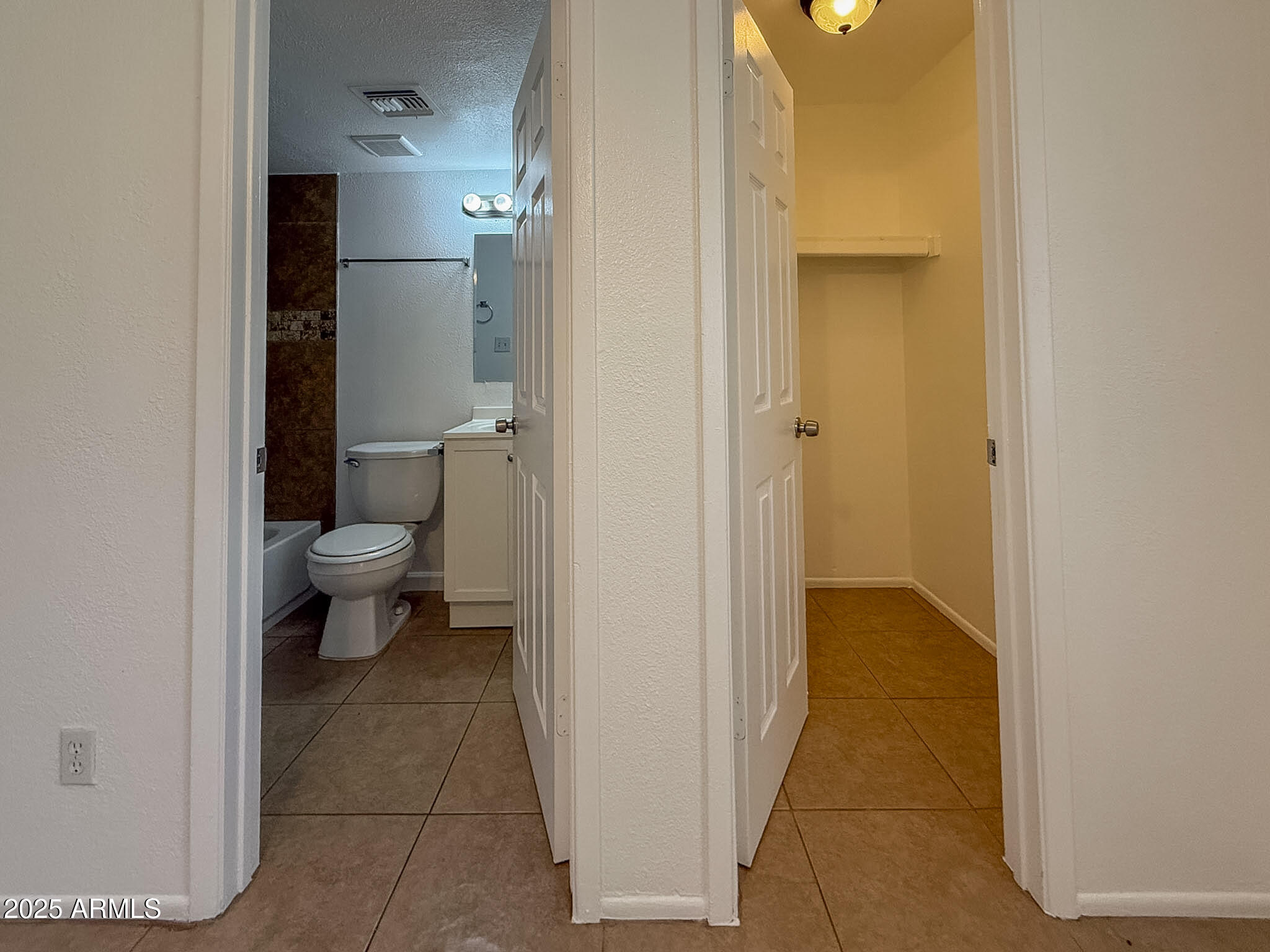 349 North 11th Street, Unit 110 Phoenix, AZ 85006 - Photo 14 of 18 a bathroom with a toilet
