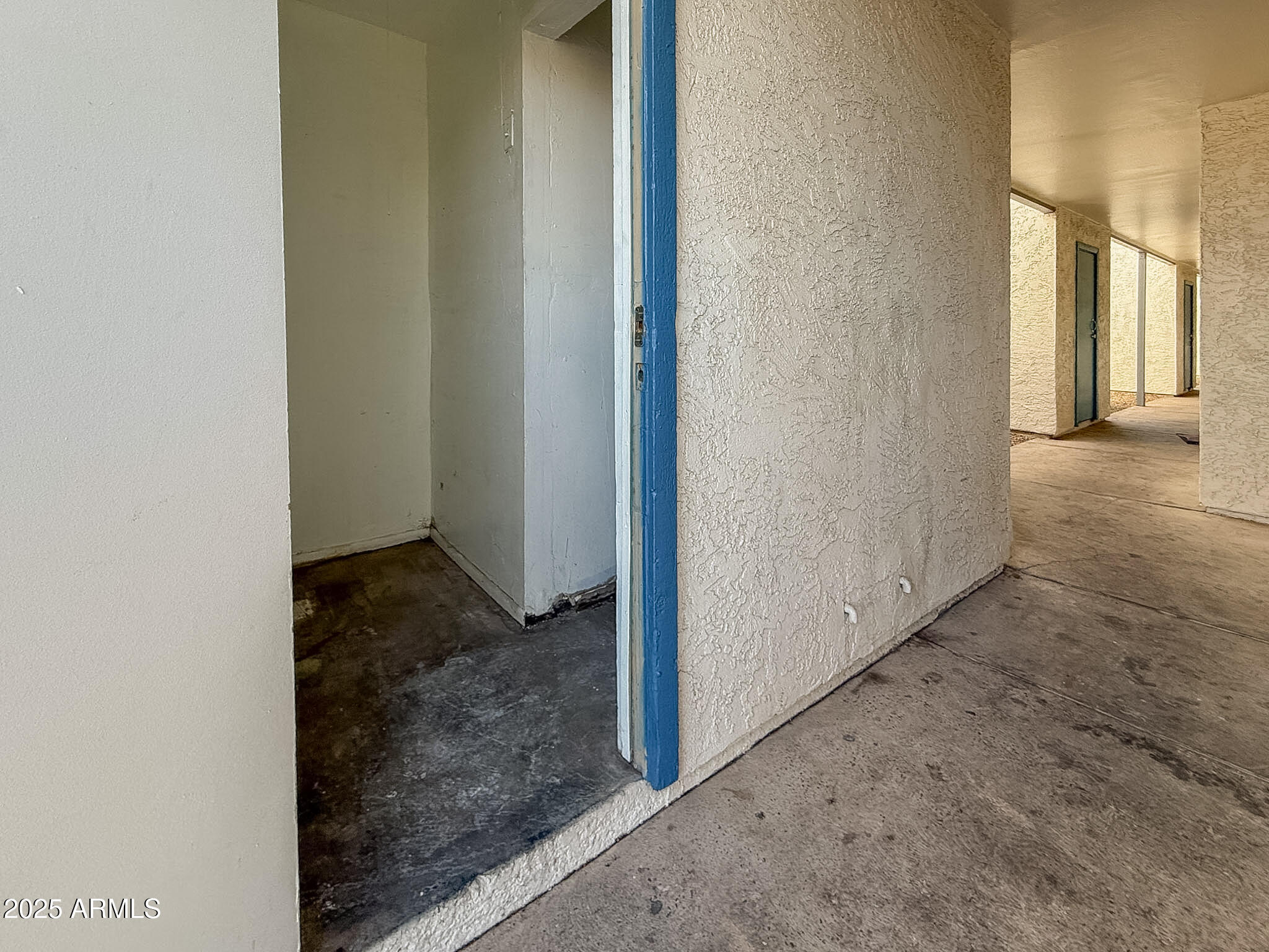 349 North 11th Street, Unit 110 Phoenix, AZ 85006 - Photo 16 of 18 a view of a hallway