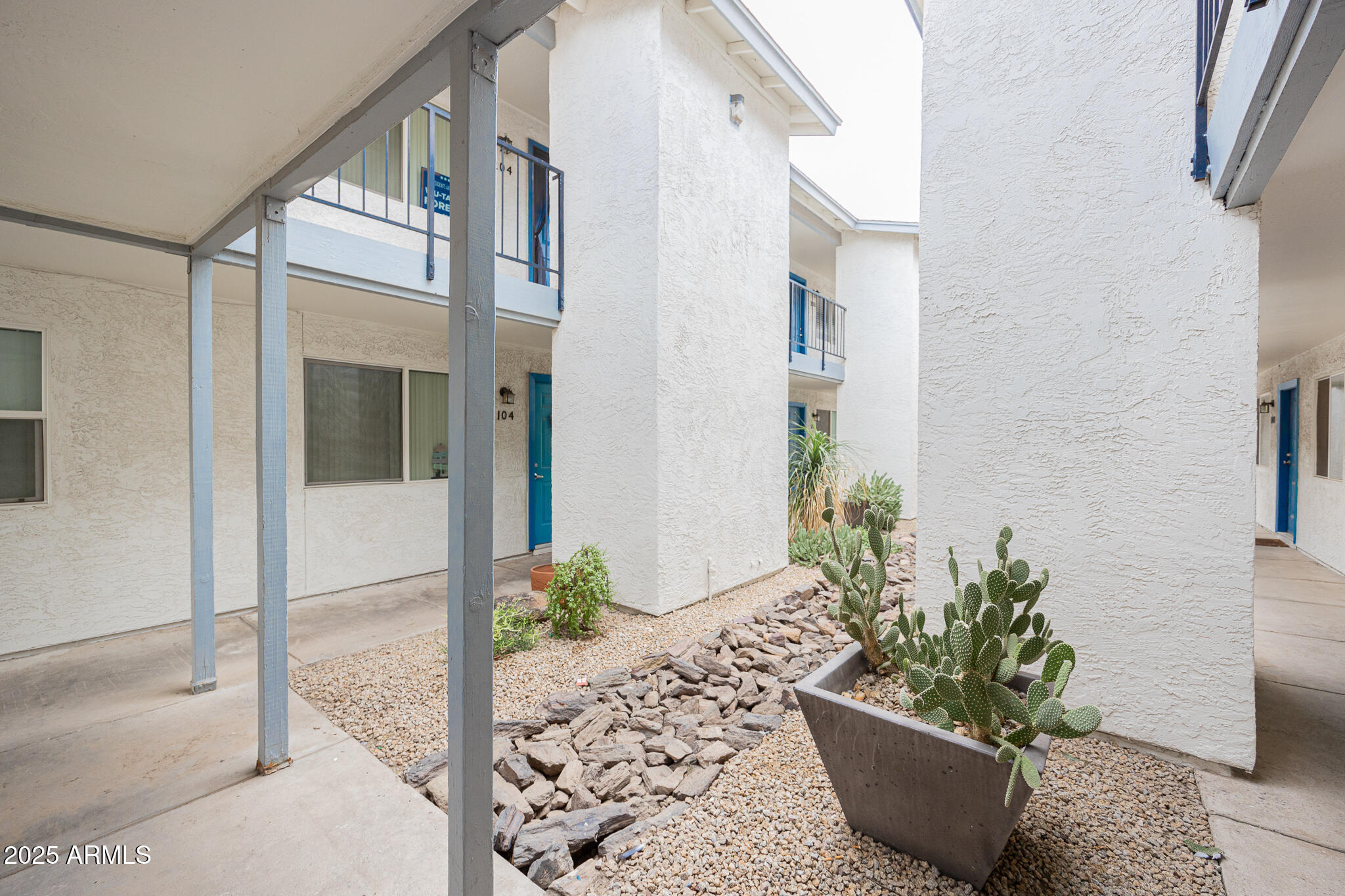 349 North 11th Street, Unit 110 Phoenix, AZ 85006 - Photo 4 of 18 a view of a entryway
