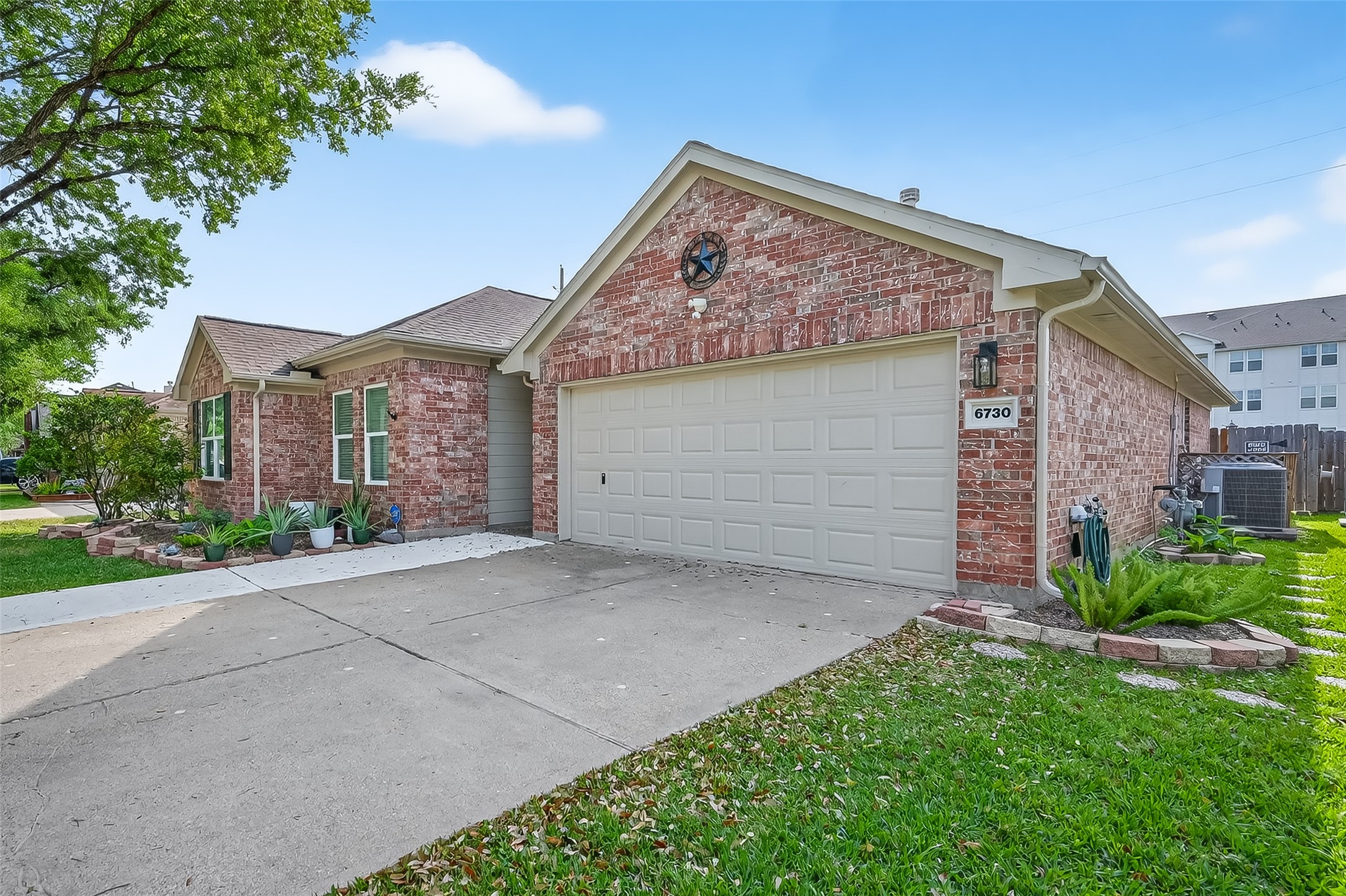 6730 Oakleaf Trail Lane Richmond, TX 77407 - Photo 2 of 30