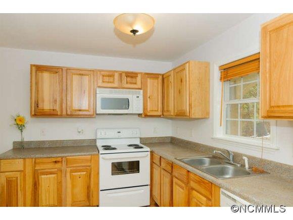 985-987 New Stock Road Weaverville, NC 28787 - Photo 13 of 14 Gallery Image 13