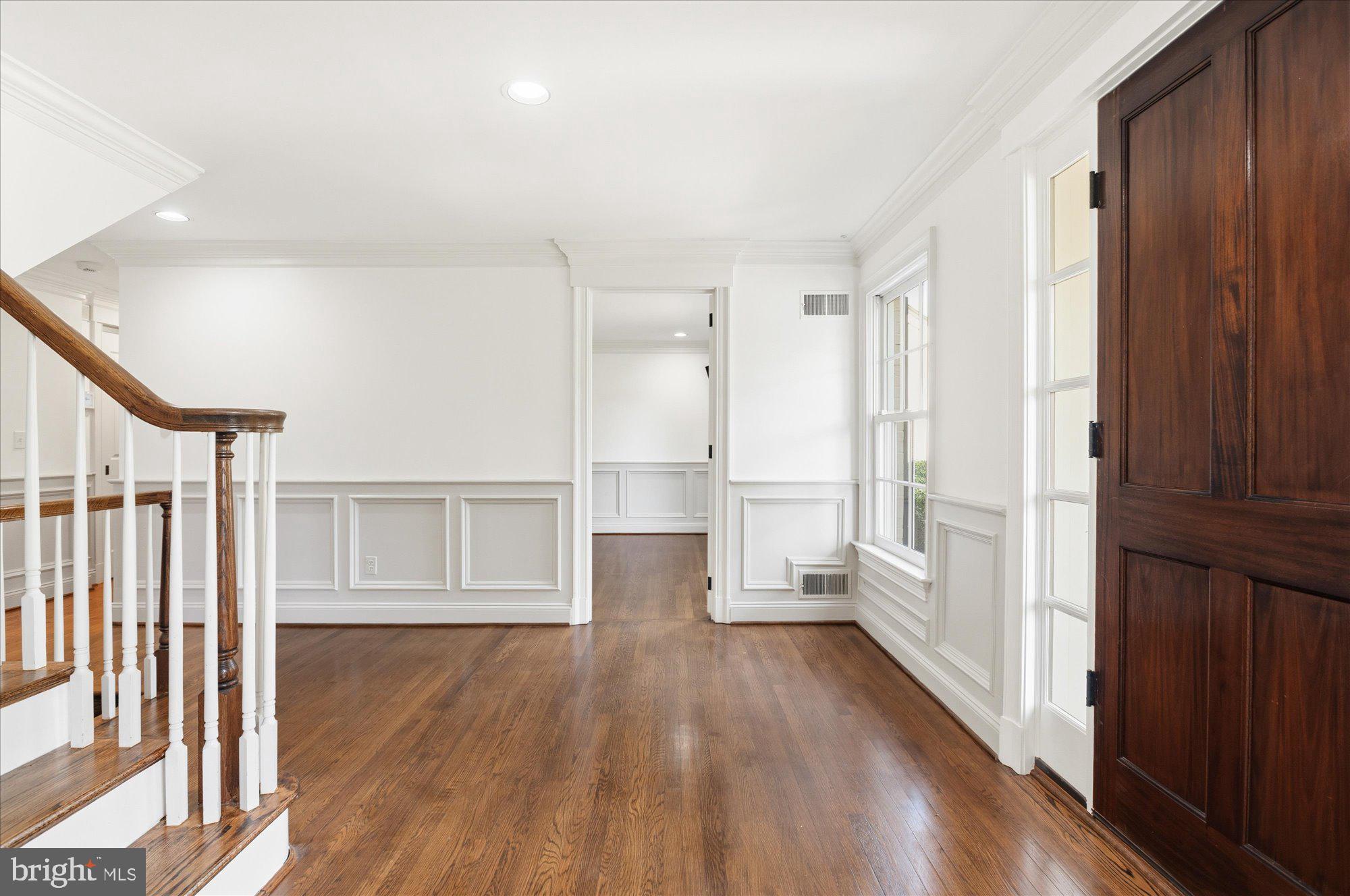 10019 Kendale Road Potomac, MD 20854 - Photo 11 of 64 Front door on the right, spacious foyer.