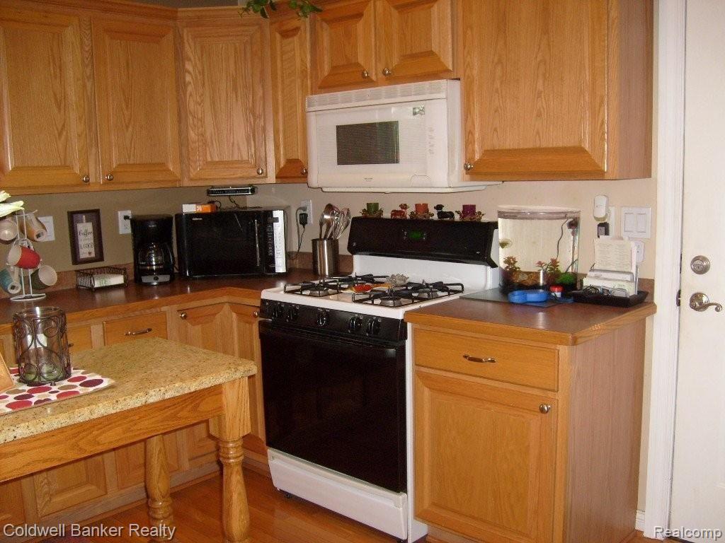 24980 23 Mile Road Macomb, MI 48042 - Photo 6 of 37 Wood floor