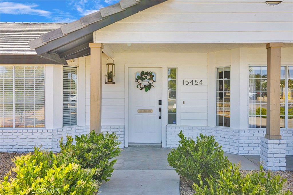 15454 Tuscola Road Apple Valley, CA 92307 - Photo 5 of 67