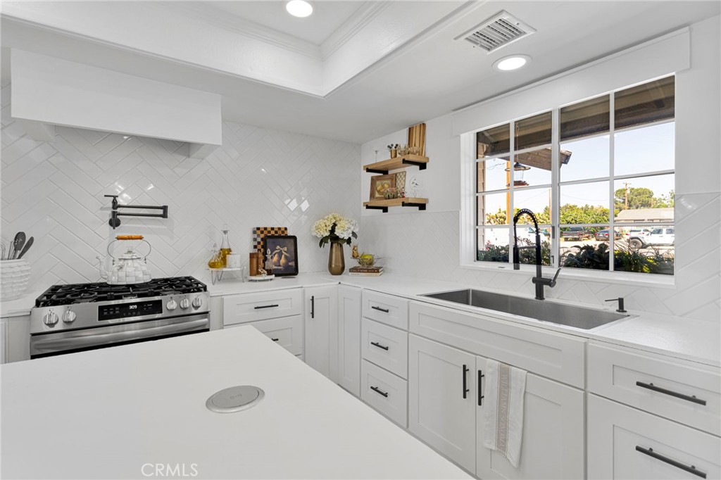 15454 Tuscola Road Apple Valley, CA 92307 - Photo 8 of 67