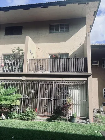 $292,900 | 8851 Northwest 119th Street, Unit 5221, Hialeah Gardens, FL 33018