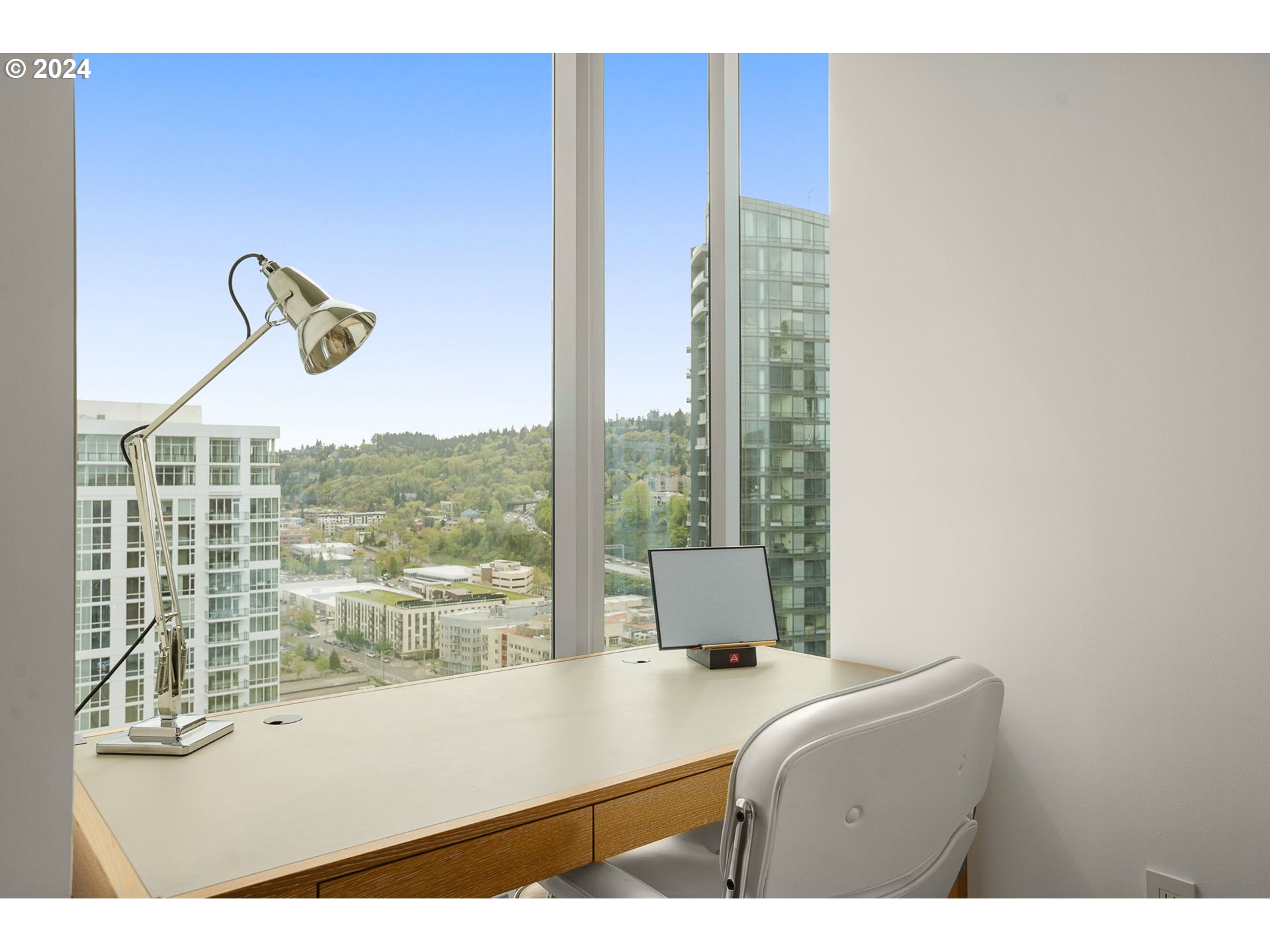 841 Southwest Gaines Street, Unit 2112 Portland, OR 97239 - Photo 10 of 38 Gallery Image 10
