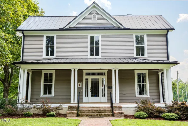 $450,000 | 611 College Street, Oxford, NC 27565