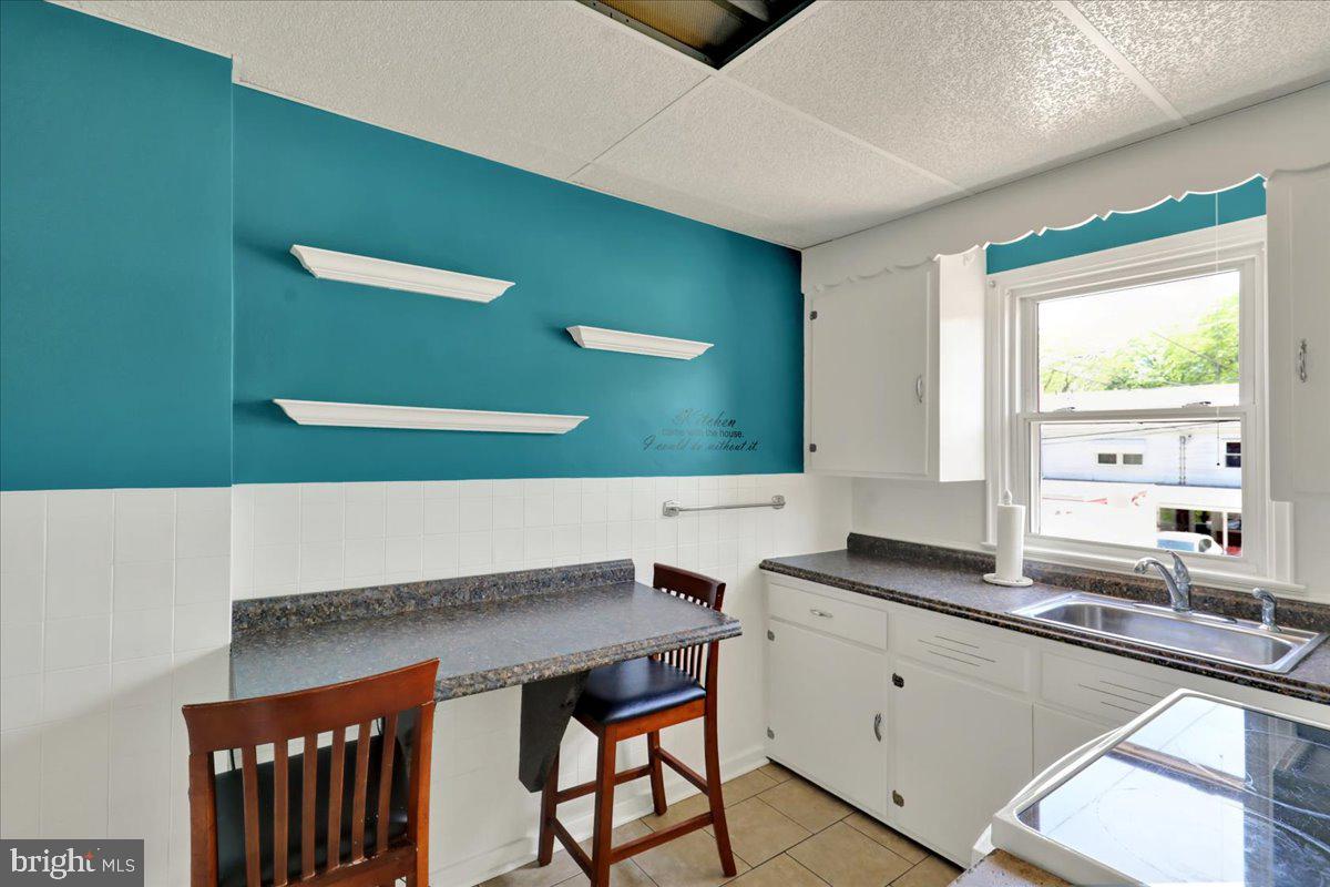 309 Sycamore Road Reading, PA 19611 - Photo 8 of 18 Immaculate Kitchen with cozy breakfast bar
