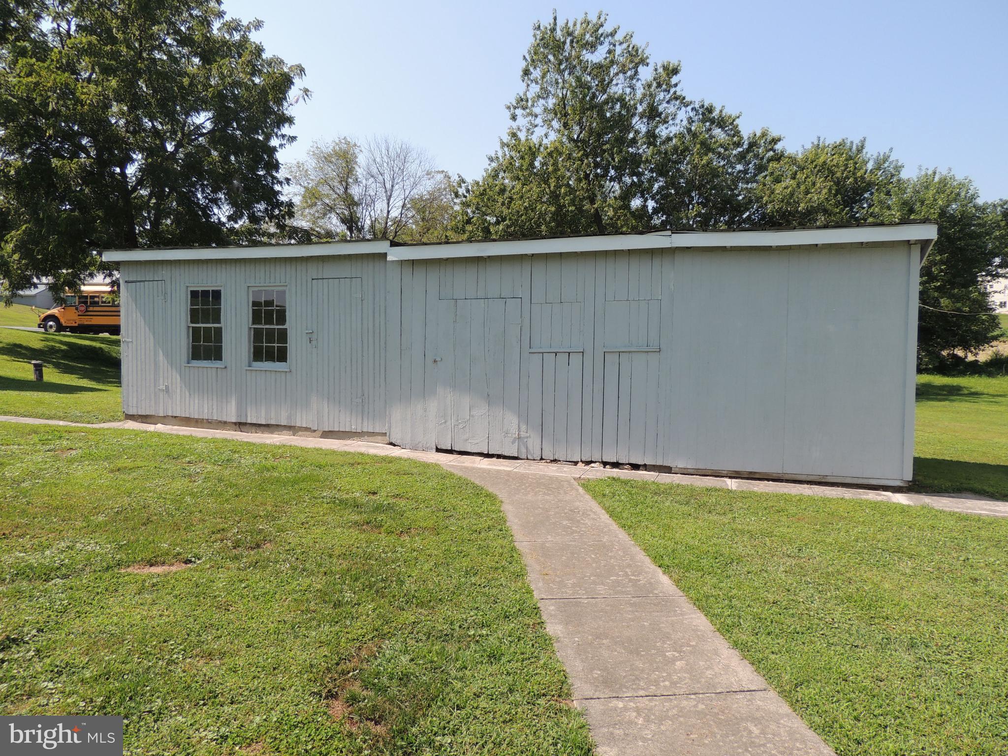 13730 Unionville Road Mount Airy, MD 21771 - Photo 26 of 30 a backyard of a house with lots of green space