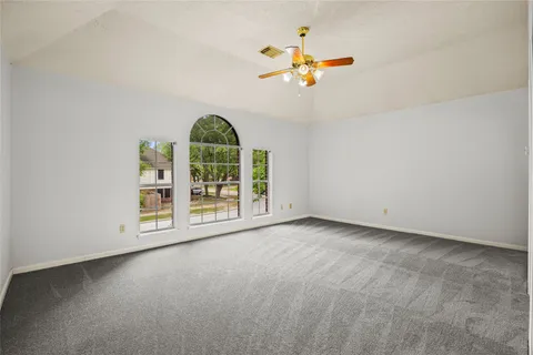 $299,900 | 330 Welford Lane, Highlands, TX 77562