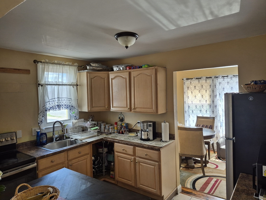 58 Eureka Street Springfield, MA 01104 - Photo 7 of 18 Gallery Image 7
