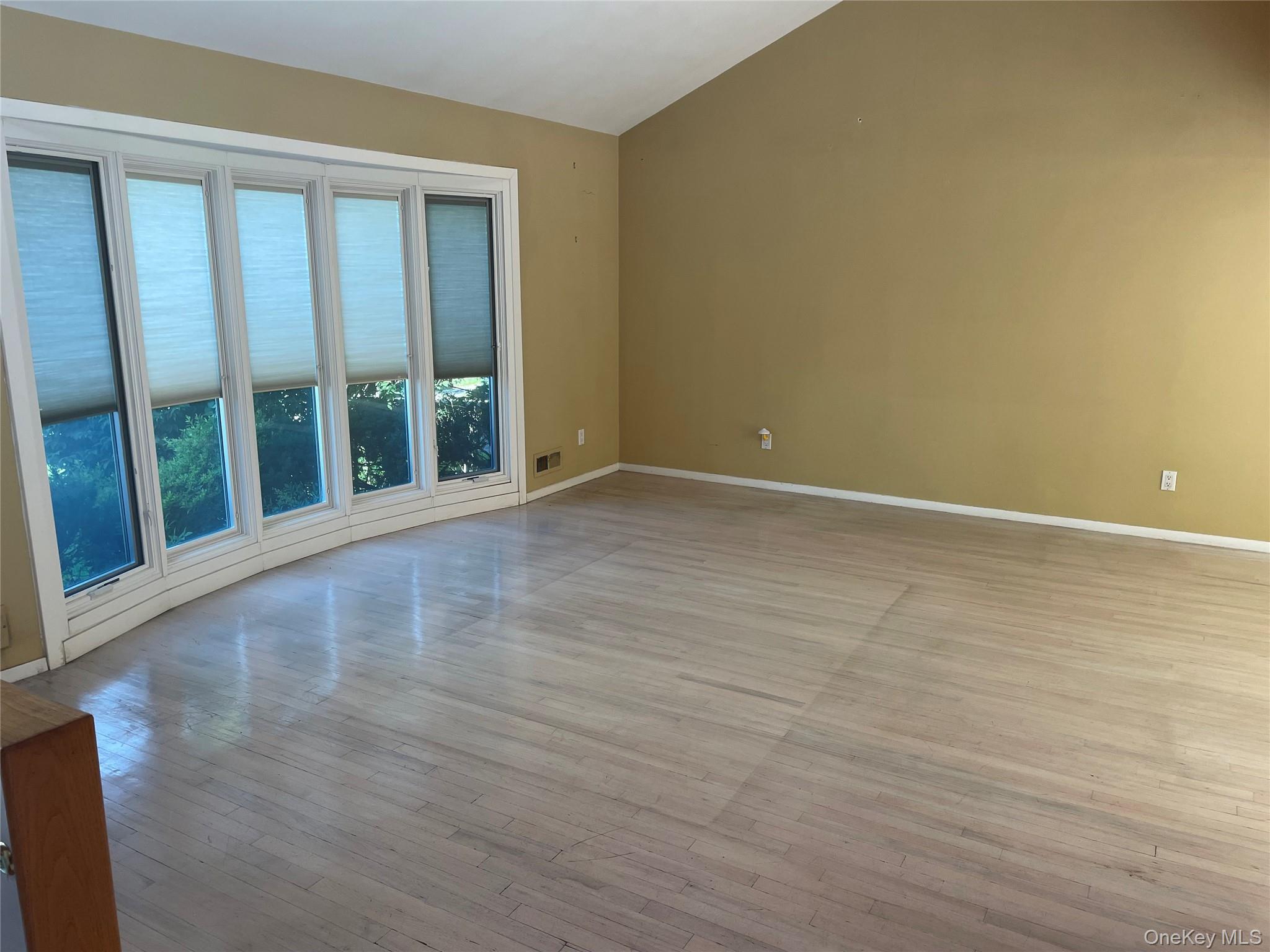 239 Hungry Harbor Road Valley Stream, NY 11581 - Photo 7 of 45 Gallery Image 7