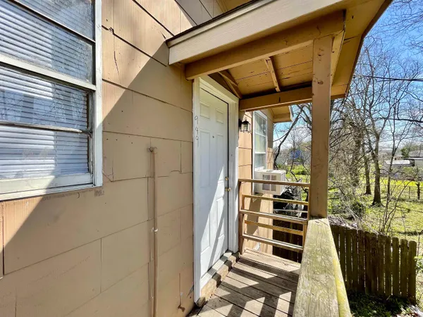 $675 | 949 Essex Street, Beaumont, TX 77705