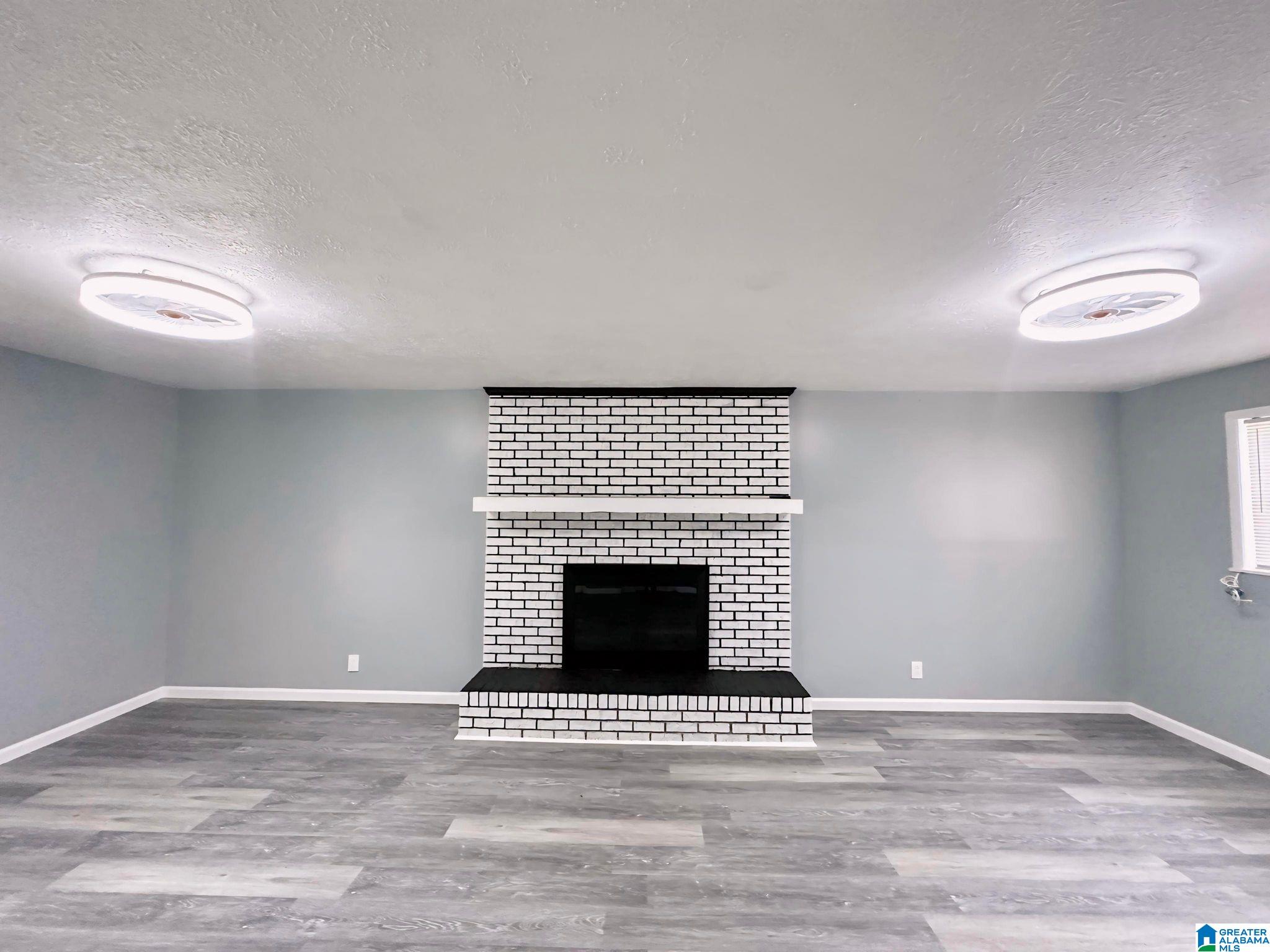 1708 Victoria Lane Anniston, AL 36207 - Photo 2 of 33